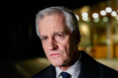 Støre om VM-skjenking: Må kunne drikke øl til fløyta går