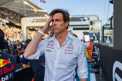 Toto Wolff hadde blandede følelser da han tok imot prisen etter Antonellis seier i Monaco