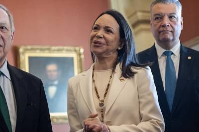 Machado sier hun overrakte Trump sin Nobels fredsprismedalje