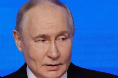 Satser millioner på Putins fall