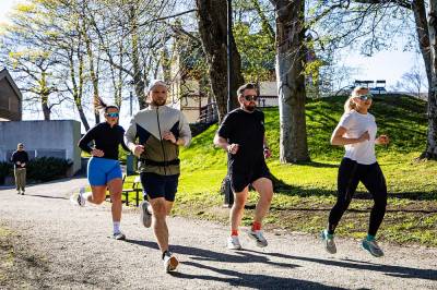 De fleste får ikke trene i arbeidstiden. Denne bedriften bruker løping mot stress.