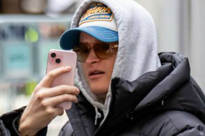 Pakket sakene og ville flytte – Høiby skal ha svart med å knuse glassdør