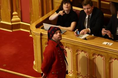 Nå åpnes Stortinget