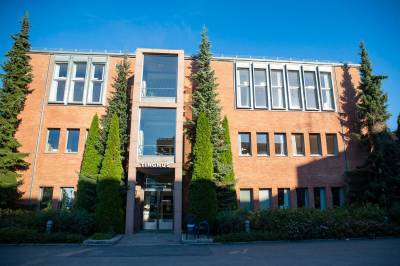 Mann tiltalt: Skal ha installert sporings­brikke i eksens bil