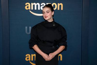 «Off Campus»-stjernen Ella Bright vurderer musikkarriere etter seriesuksess