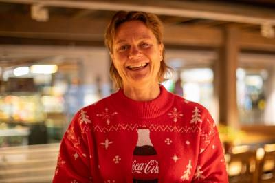 Overrasket med juleglede: Lene gir ungdom et sted å være – og et sted å jobbe