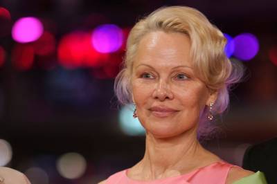 Pamela Anderson om sykdommen: – Det var en dødsdom
