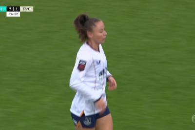 Hannah Cain setter 1-2 mot London City