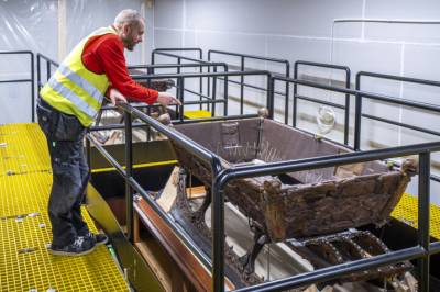 Alle vikingskip-sledene trygt på plass i det nye Vikingtidsmuseet