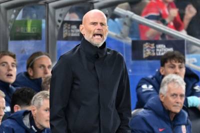 Ståle Solbakken møter pressen etter seieren mot Danmark