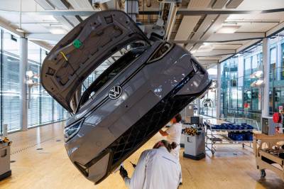 Volkswagen-overskuddet falt med over 40 prosent i fjor