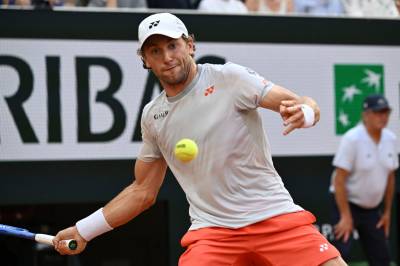 Casper Ruud avverget matchballer og vendte til seier – til åttedelsfinale i Roland-Garros