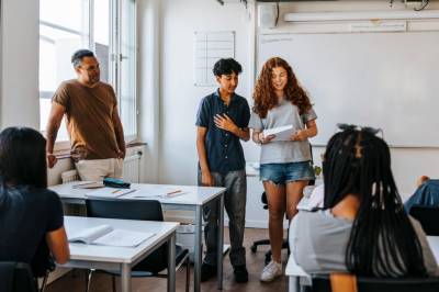 Mange unge tror at de ikke er opptatt av politikk. Helt til læreren får dem til å tenke over sine egne liv