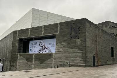 Skal det ikke være rom for å kritisere vårt Nasjonalmuseums kuratering? 