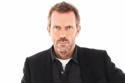 Hva heter serien der Hugh Laurie spiller lege?