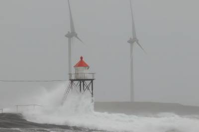 Varsler kraftige vindkast: – Pass på julepynten