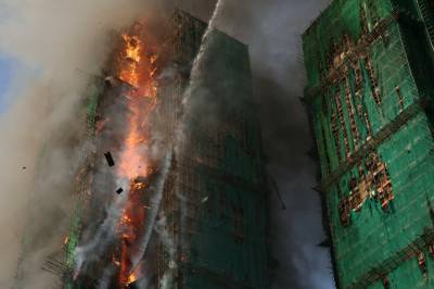 Kraftig brann: Flere fanget