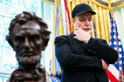 Elon Musk mister nøkkelmedarbeider