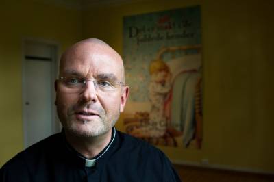Einar Gelius gir seg som prest