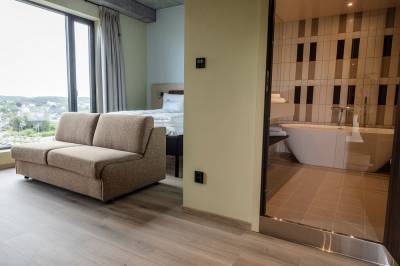 Åpner hotell til 240 millioner: – Kontrollert kaos