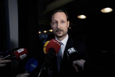 Hyller kronprinsparet: – Det beste er å holde kjeft