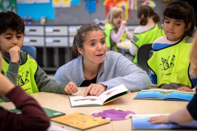 Sverige vil endre leseopplæringen. På denne norske skolen har særlig ett tiltak gjort en stor forskjell.