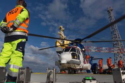 Oljearbeidere selger unna aksjer i egen arbeidsgiver