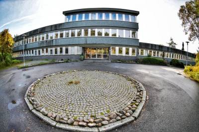 «Ja, konsulentar kostar skjorta. Og det er berre å opna pengeboka»