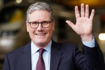 Keir Starmer kunngjør en plan for å begrense bruken av sosiale medier for unge under 16 år i Storbritannia: 