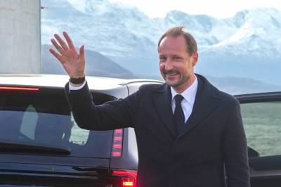 Kong Haakon på plass i Narvik