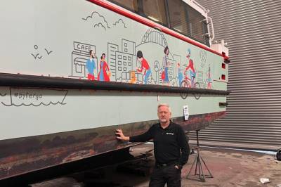 Nå skal fergen reklamere for kollektivtransport