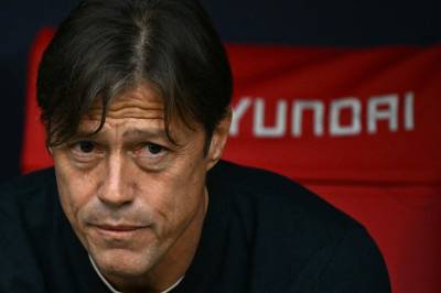 Nylands klubb sparker manager