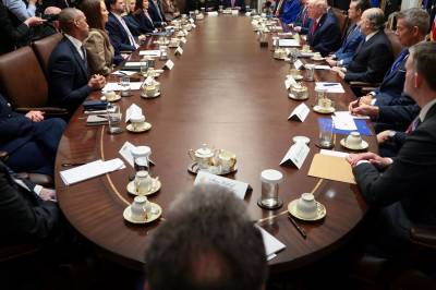 Noen blir rike på Donald Trumps meldinger. Har de flaks eller vet de noe ingen andre vet?