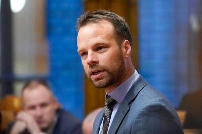 Han skrev at regjeringen beskytter «livsfarlige kriminelle innvandrere». Lovlig, sier professoren. Ikke lov, sier forsvareren.