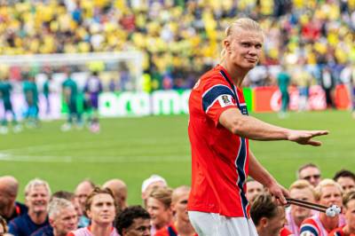 Haaland på turneringens lag i VM
