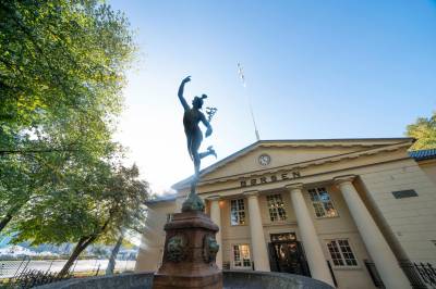 Oslo Børs stiger fra start