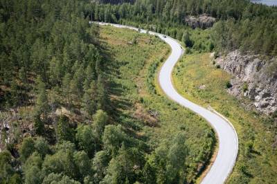 Fire motorsyklister krasjet i samme sving i Aremark