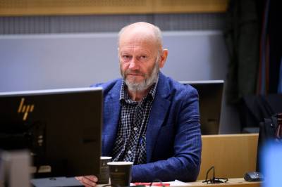 Forsvarer tidligere ansatte: – Bare én skurk her