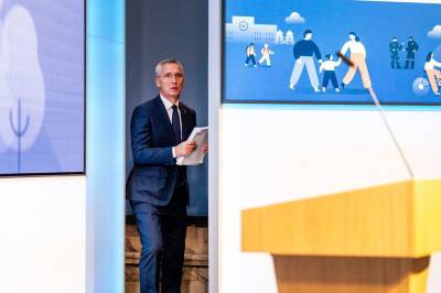 Stoltenberg er bundet av vedtaket, og Sp var med på det