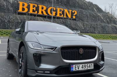 Nå er over halvparten av personbilene i Bergen elektriske