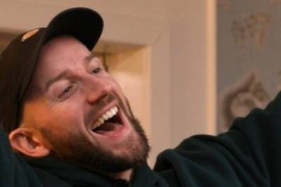 Vi anmelder låt for låt