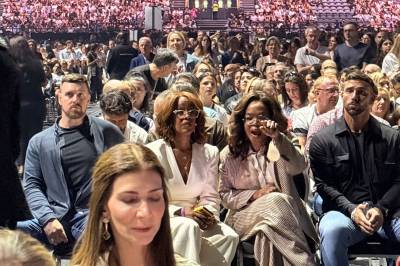 Satt foran Oprah på Céline Dion-konsert: – Den så vi ikke komme