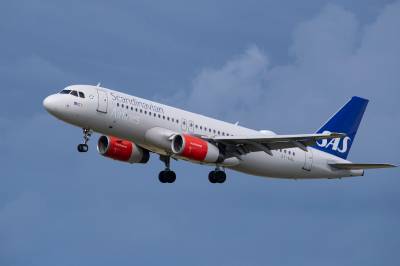 SAS-fly satt på bakken: Teknisk feil skapte vond lukt