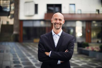 Forskningssjef Geir Linløkken i Investtech advarer mot aksje som kan stupe 50 prosent på én uke.