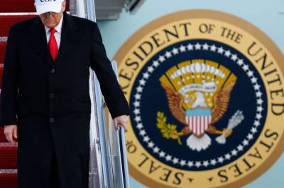 Bak Maga står en ukjent akademisk elite