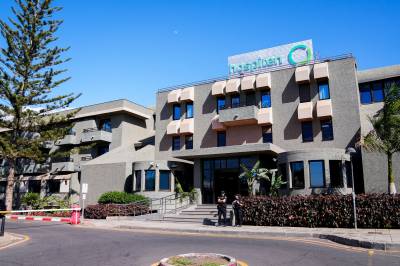 Kongen vil bli værende på sykehuset i noen dager til