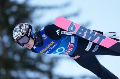 Lindvik beste norske i Sapporo - Prevc seiret