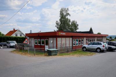 Vi kan ikke lenger være bekjente av tilbudet på Sarpsfossen skole