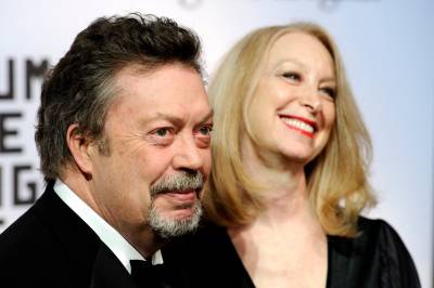 Tim Curry er død