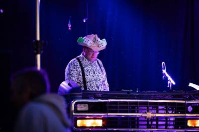 Vigelandsmann går viralt med KI-musikk